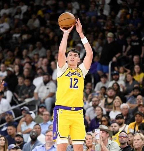 雷迪克谈拉拉维亚：打满82场比赛是他的目标我生涯第四年也全勤