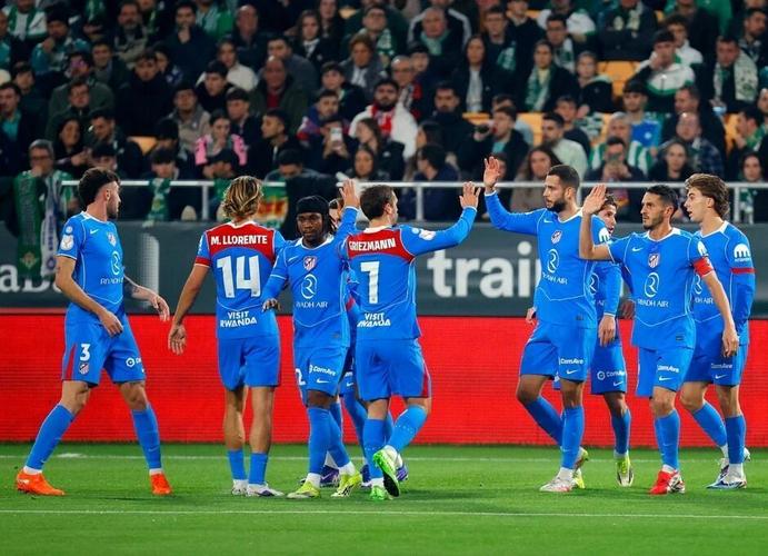 卢克曼开场6分钟破门，但越位被吹无效