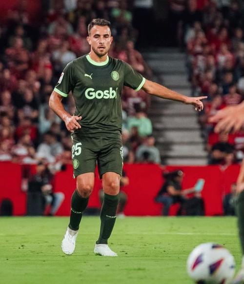 世体：埃里克加西亚没有受伤，要求被换下是避免伤病风险