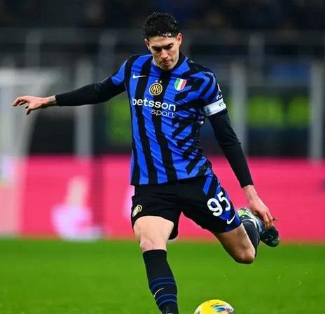 记者：国米并没有打算出售巴斯托尼，球员也希望留队