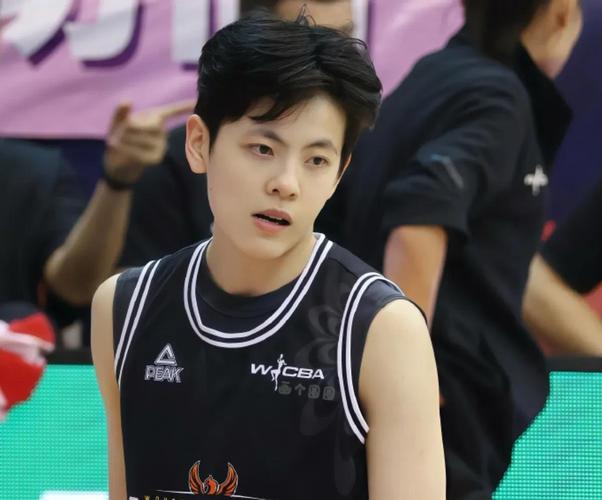 出场时间还不少！杨舒予半场16分钟5中2&三分4中1拿5分2板1助