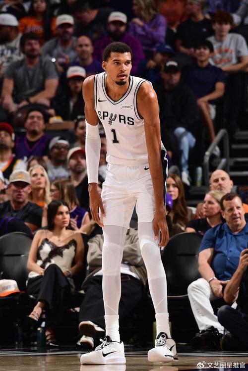 小铁但防守凶！文班亚马半场9中3拿到6分6板3助4帽