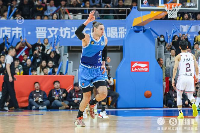 鲁媒：山东新大外援斯蒂尔在太原和球队会合克里斯随队康复治疗