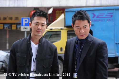 雷霆扫毒向sir为什么做黑警，雷霆扫毒的中间人是谁？